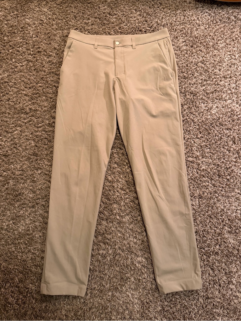 lululemon athletica Men's Chinos in Light Khaki